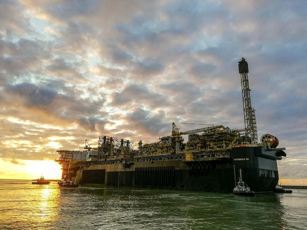Visão da plataforma no pré-sal Bacia de Santos.
