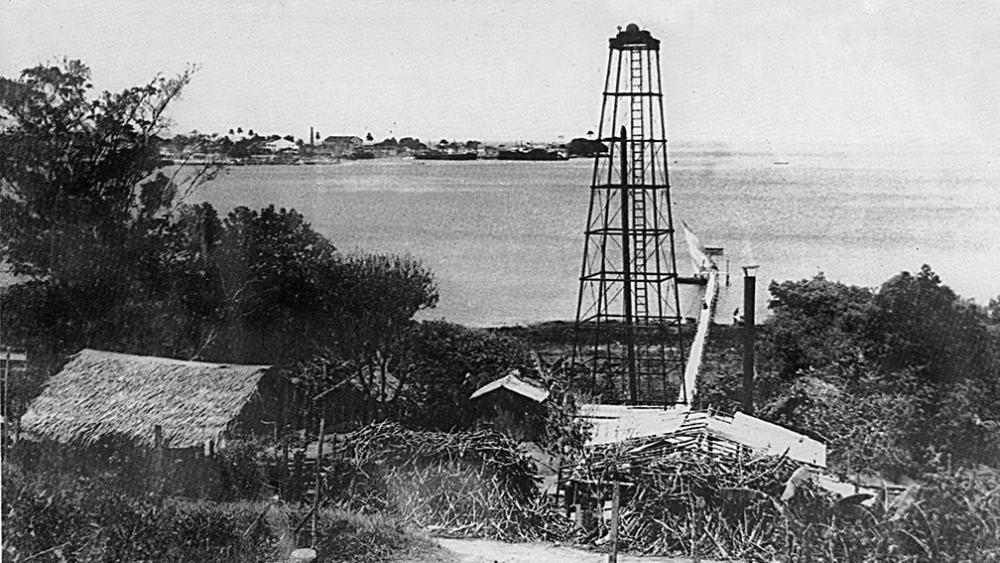Imagem histórica do primeiro poço de produção da Petrobras na Bahia.