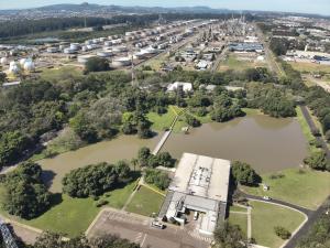 Vista panorâmica da Refinaria Alberto Pasqualini (Refap), em Canoas, Rio Grande do Sul
