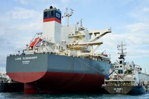 Abastecimento do navio Luise Oldendorff com Very Low Sulfur (VLS) B24, combustível marítimo com 24 % de biodiesel de segunda geração