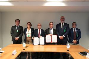 Representantes da Petrobras e do Sebrae durante celebração de protocolo de intenções, em Brasília (DF)