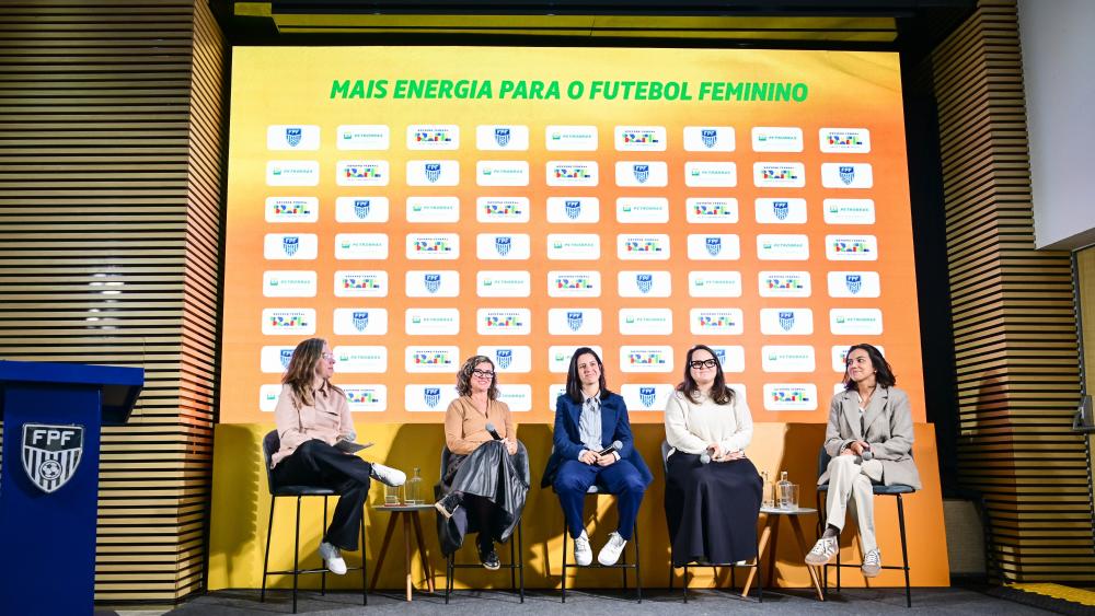 Participantes de bate-papo sobre o desenvolvimento do futebol feminino
